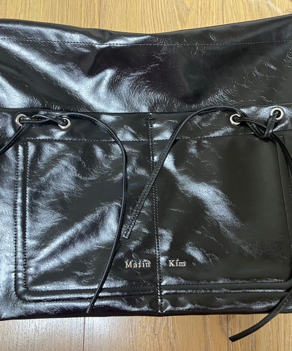 MUSINSA公式 | MATIN KIM POCKET SHIRRING RIBBON BIG BAG IN BLACK