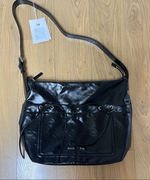 MUSINSA公式 | MATIN KIM POCKET SHIRRING RIBBON BIG BAG IN BLACK