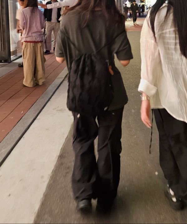 【ILLIGO】feather shirring string bag ★韓国人気★ 追跡付 MUSINSA公式 | ILLIGO Feather Shirring String Bag - 2 COLOR