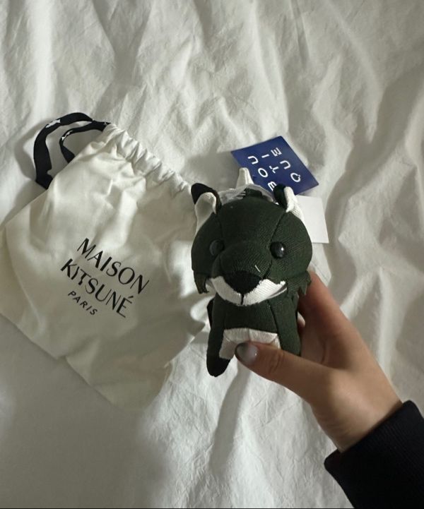 MUSINSA公式 | MAISON KITSUNE フォックスバックチャームキーホルダー