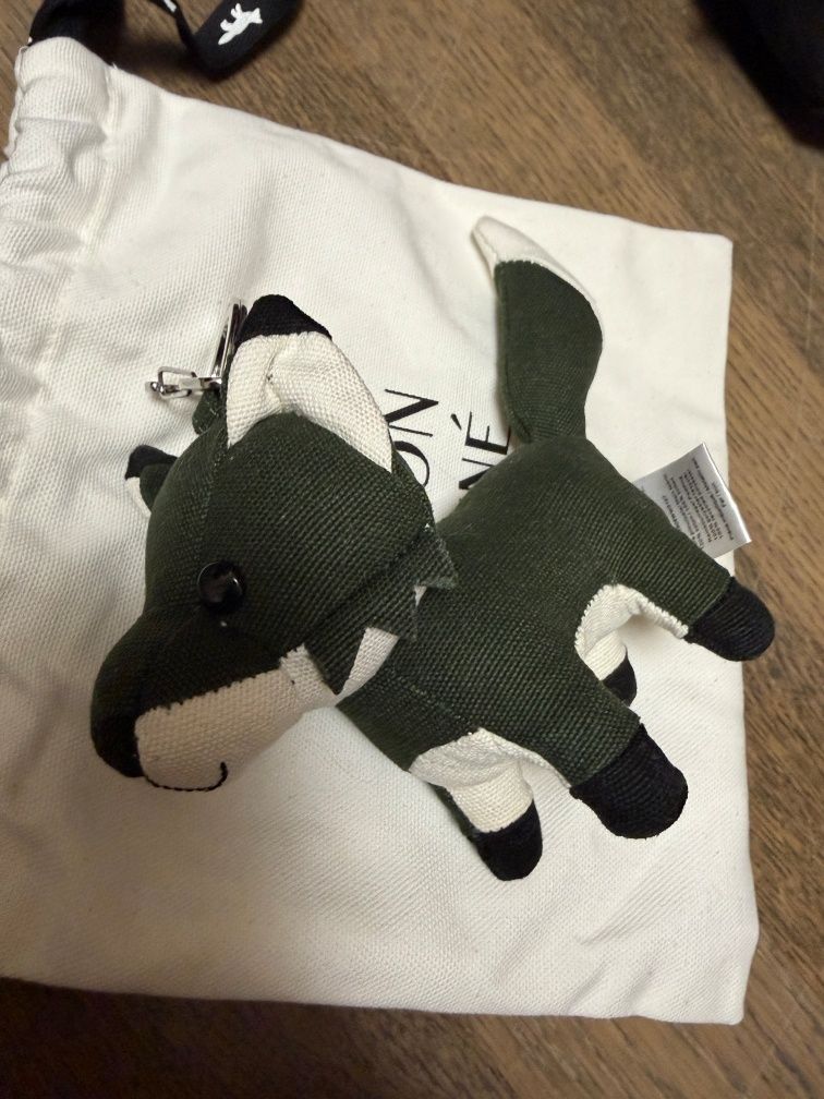MUSINSA公式 | MAISON KITSUNE フォックスバックチャームキーホルダー