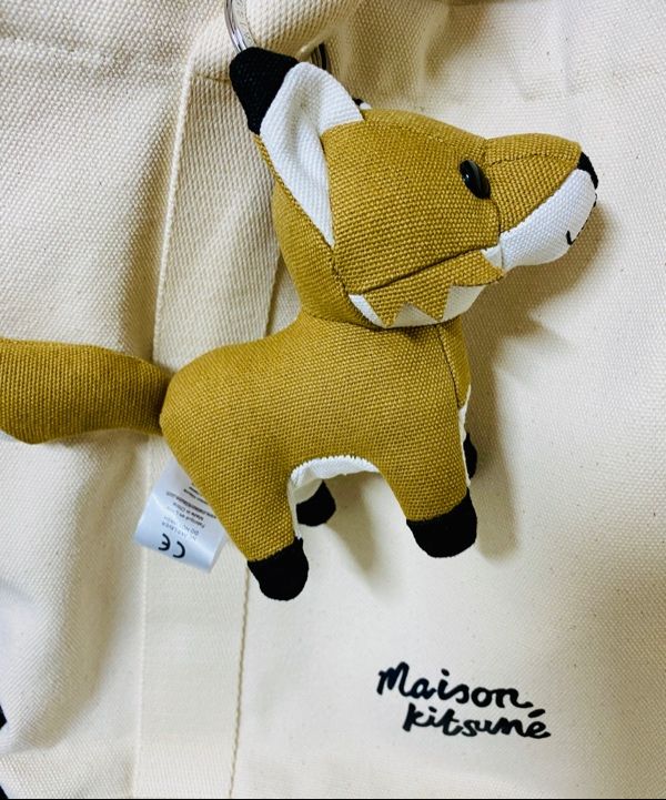MUSINSA公式 | MAISON KITSUNE フォックスバックチャームキーホルダー