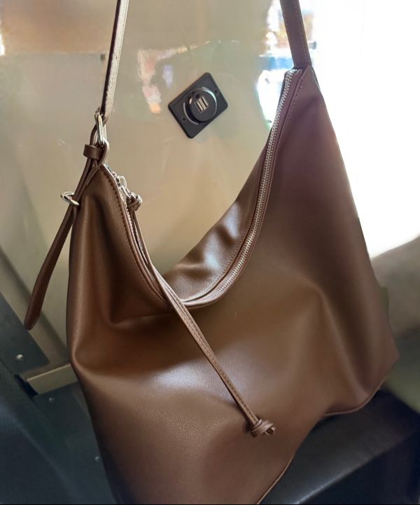 MUSINSA | MUSINSA STANDARD WOMAN Women's Slouch Shoulder Bag