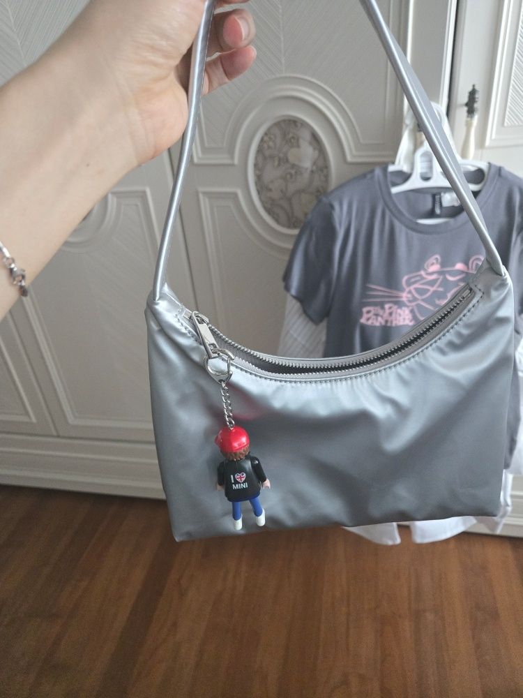 MUSINSA | MUSINSA STANDARD WOMAN Women's Shiny Hobo Bag [Silver]