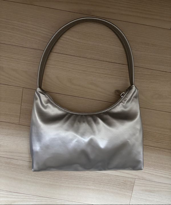 MUSINSA | MUSINSA STANDARD WOMAN Women's Shiny Hobo Bag [Silver]