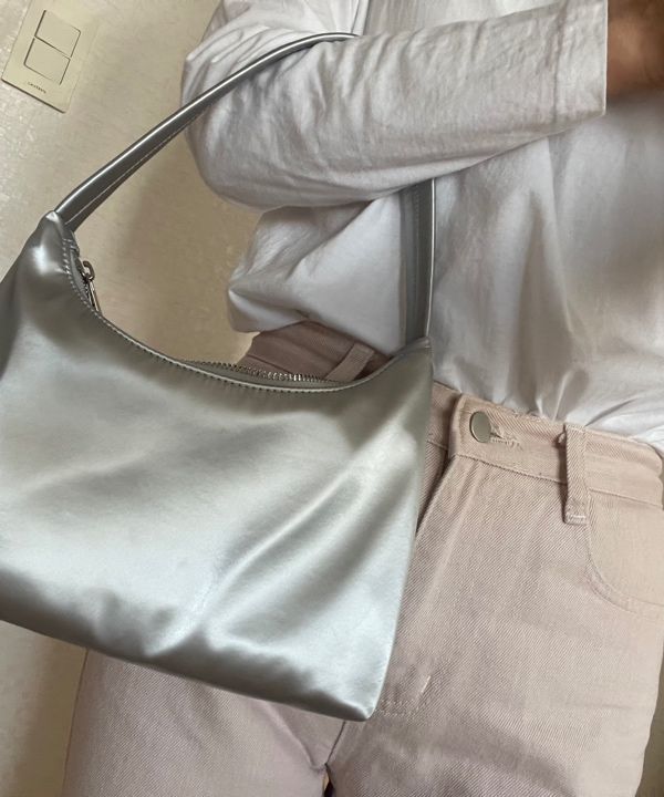 MUSINSA STANDARD WOMAN ■ Women's Shiny Hobo Bag MUSINSA | MUSINSA STANDARD WOMAN Women's Shiny Hobo Bag [Sky