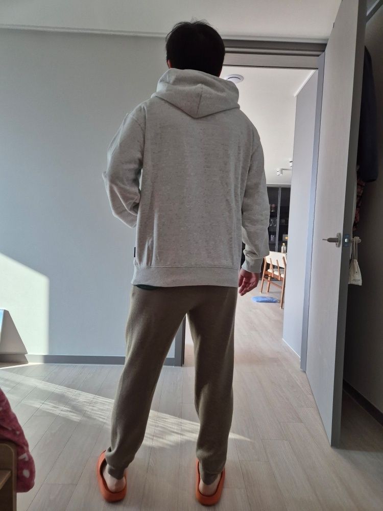 MUSINSA | WACKY WILLY Signature Kiki Wappen Hood Light Grey