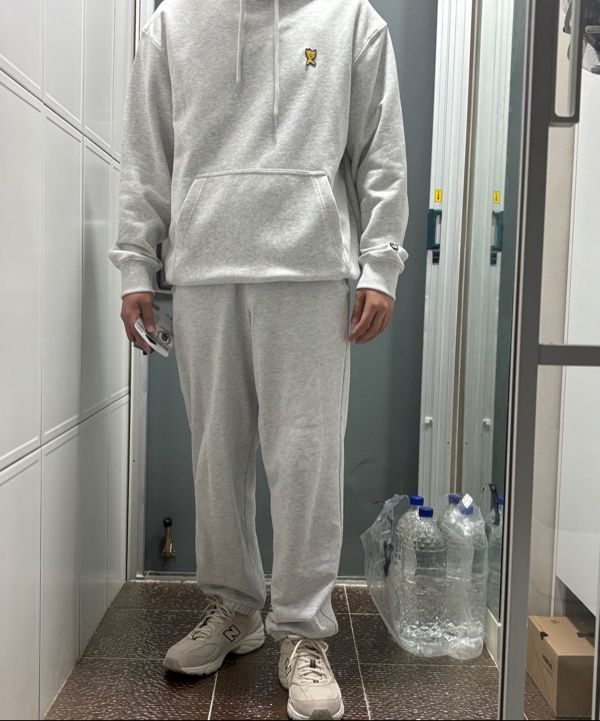 MUSINSA | WACKY WILLY Signature Kiki Wappen Hood Light Grey
