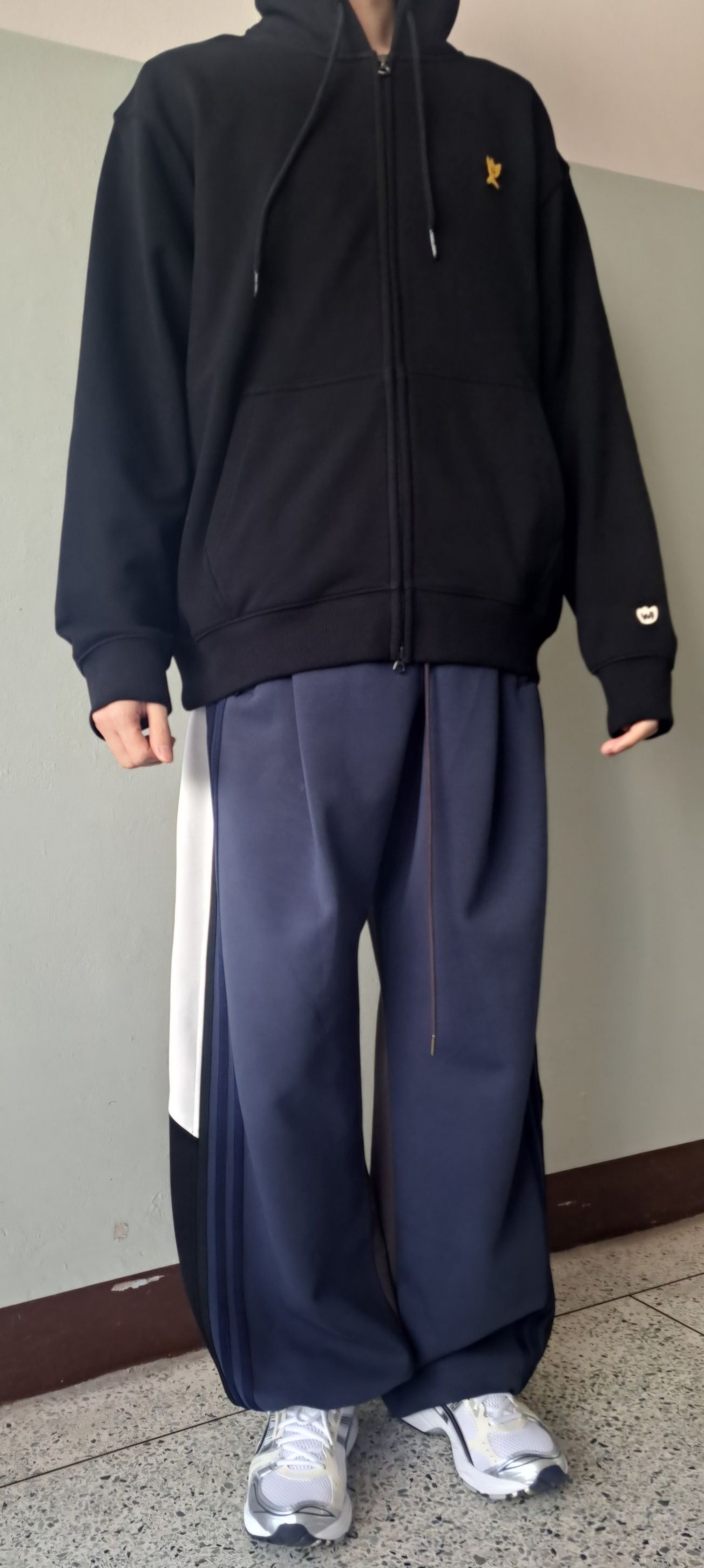 MUSINSA公式 | WACKY WILLY Signature Kiki Wappen Hoodie Black