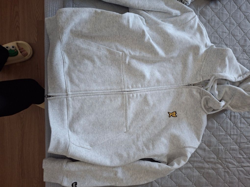 MUSINSA | WACKY WILLY Signature Kiki Wappen Hoodie Light Grey
