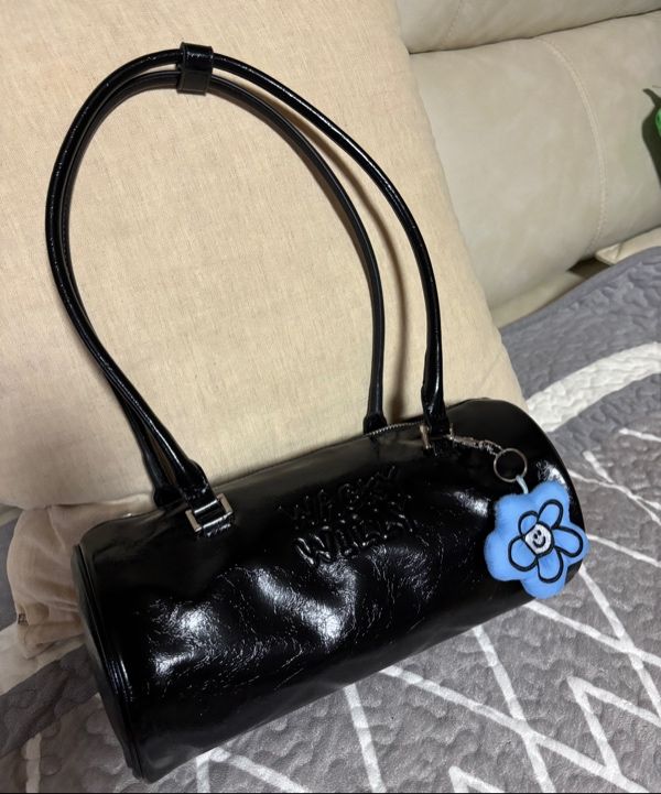 MUSINSA | WACKY WILLY Lily Volume Handle Cylindrical Bag Ivory