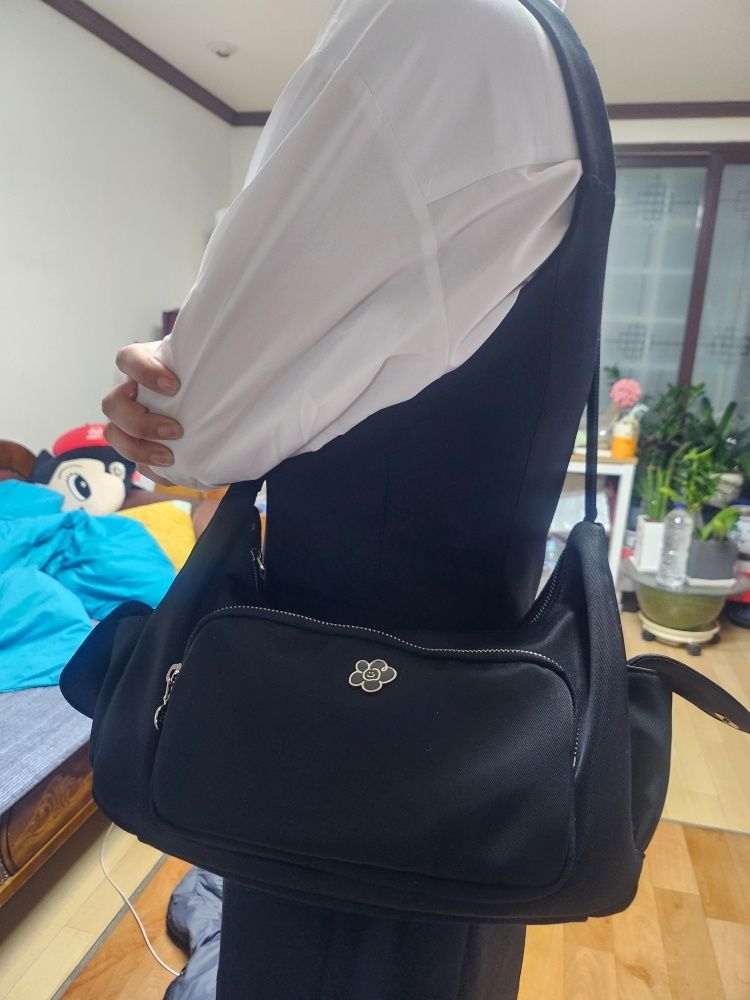 MUSINSA | WACKY WILLY Lily Cargo Shoulder Bag Black