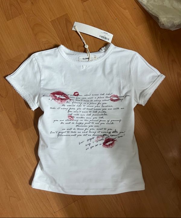 ★GLOWNY★KISSING U CREW NECK TEE (WHITE)★正規品/直送料込 MUSINSA公式 | GLOWNY KISSING U CREW NECK TEE (WHITE)