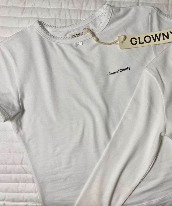 MUSINSA公式 | GLOWNY COMFY AND SENSUAL TEE (WHITE)