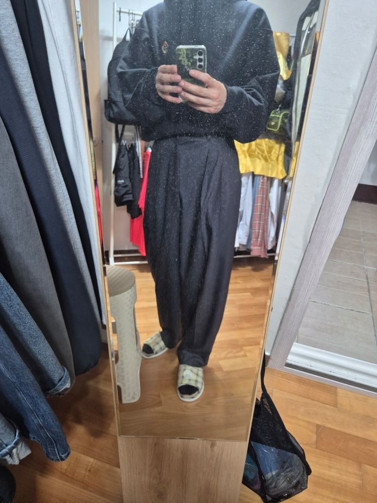 MUSINSA | SEEZ Relaxed two tuck wide balloon slacks [CHARCOAL]