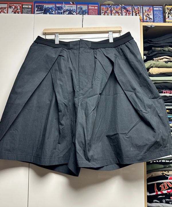 MUSINSA | AJOBYAJO Tulip Nylon Wide Shorts [LIGHT KHAKI]