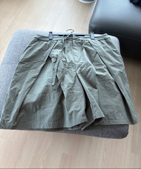 MUSINSA | AJOBYAJO Tulip Nylon Wide Shorts [LIGHT KHAKI]