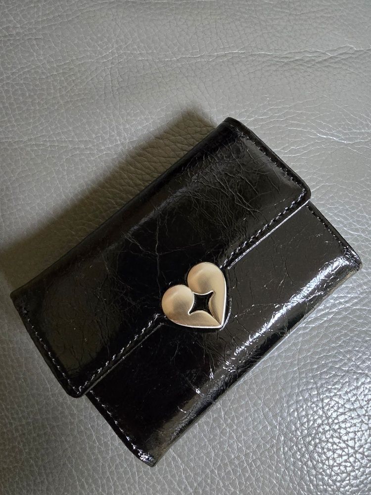 MUSINSA公式 | fennec HEARTY FLAP WALLET - BLACK