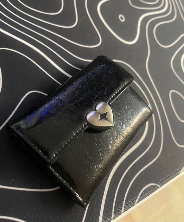 MUSINSA | fennec HEARTY FLAP WALLET - BLACK