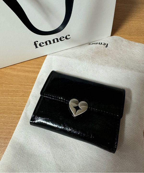 MUSINSA公式 | fennec HEARTY FLAP WALLET - BLACK