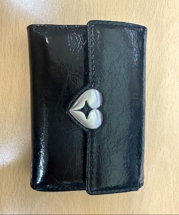 MUSINSA | fennec HEARTY FLAP WALLET - BLACK