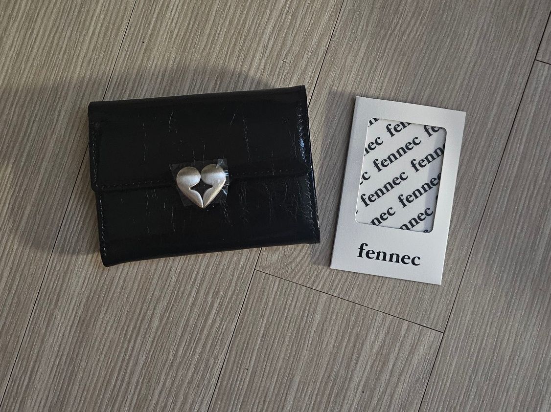 MUSINSA | fennec HEARTY FLAP WALLET - SILVER