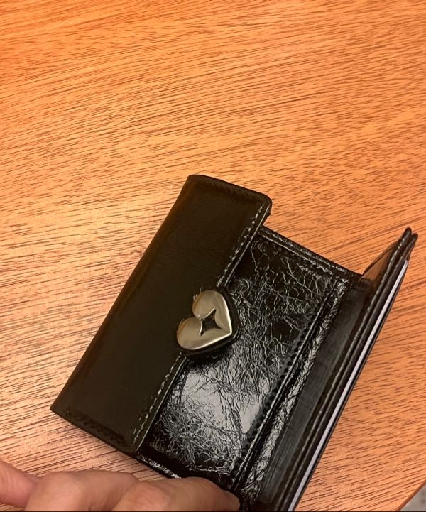 MUSINSA | fennec HEARTY FLAP WALLET - BLACK