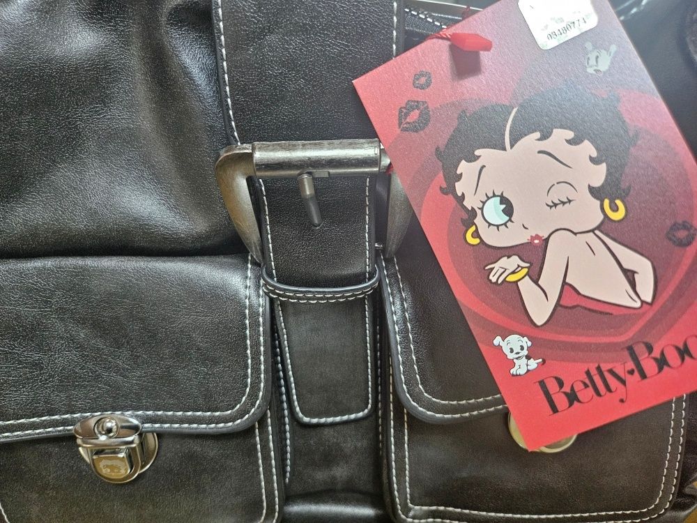 MUSINSA公式 | CNVS ベティブープポケットステッチレザーショルダー