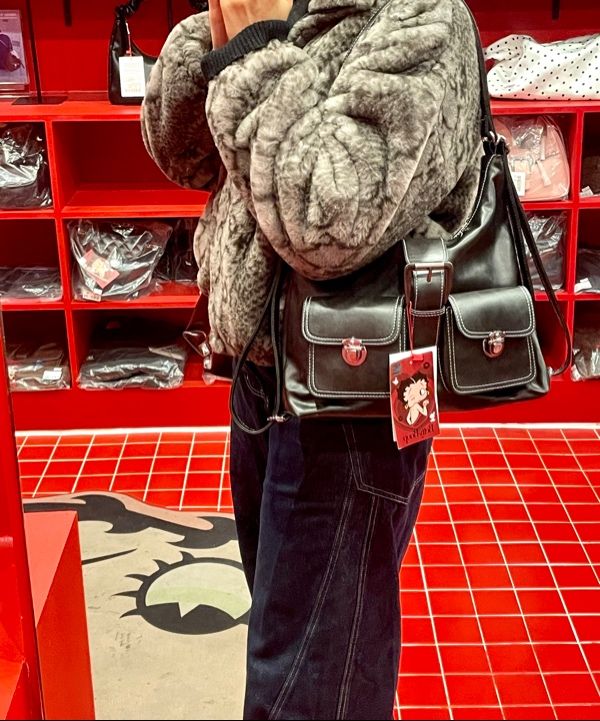 ベティ・ブープ ショルダーバッグ MUSINSA公式 | CNVS ベティブープポケットステッチレザーショルダー