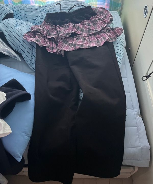 MUSINSA公式 | LUV IS TRUE IM PATTERN FRILL PANTS(BLACK)