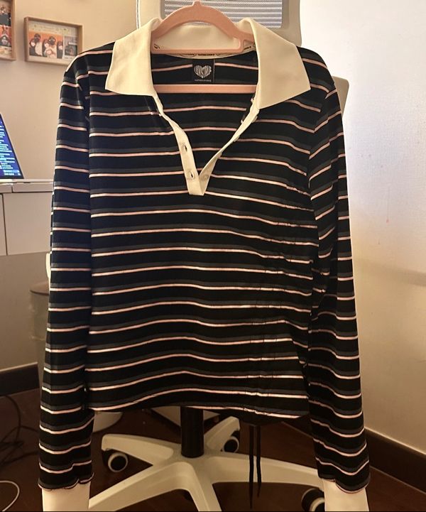 [LUV IS TRUE]★25SS★韓国人気★IM STRING RUGBY TEE MUSINSA公式 | LUV IS TRUE IM STRING RUGBY TEE(BLACK)