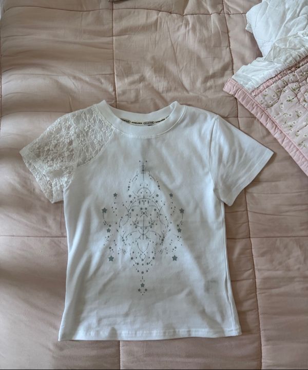 【LUV IS TRUE】★IVE レイ着用★25SS IM LACE POINT Tシャツ LUV IS TRUE】☆IVE レイ着用☆25SS IM LACE POINT Tシャツ (LUV