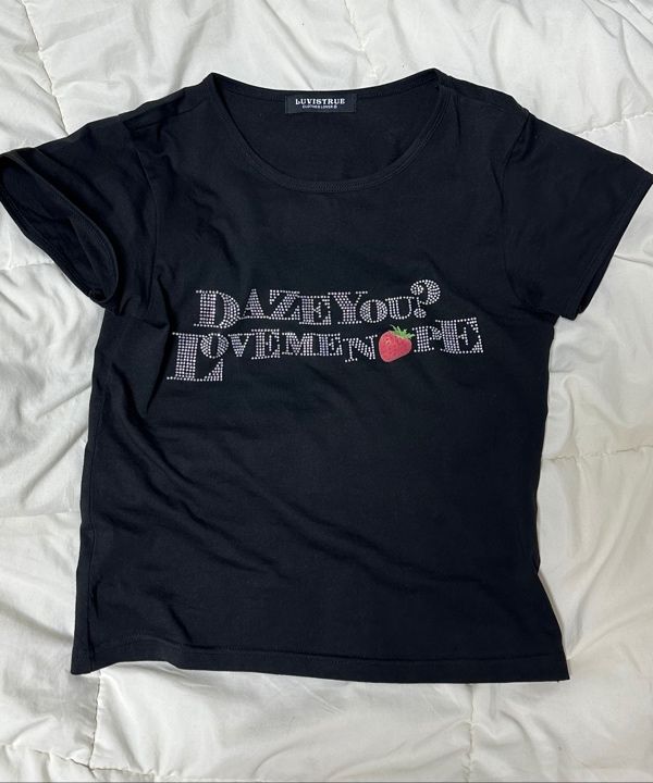 [LUV IS TRUE]★NM LETTERING TEE MUSINSA | LUV IS TRUE IM STRAWBERRY LETTERING TEE(BLACK)