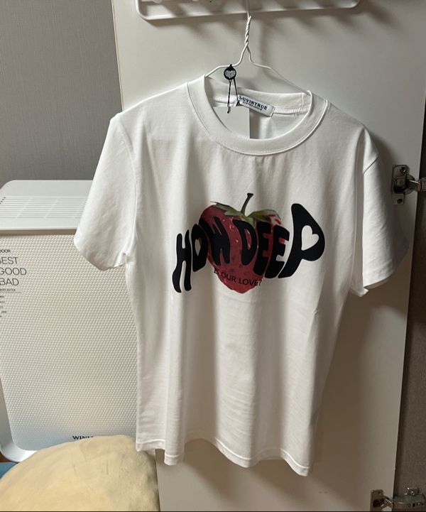 MUSINSA公式 | LUV IS TRUE IM HOW DEEP STRAWBERRY TEE(WHITE)
