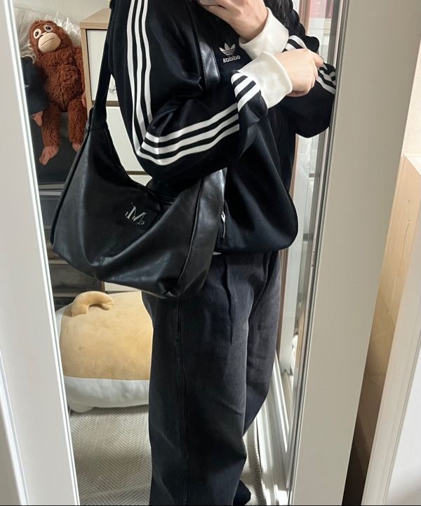 MUSINSA | MUCENT Merin Gold Line Leather Shoulder Bag Unisex