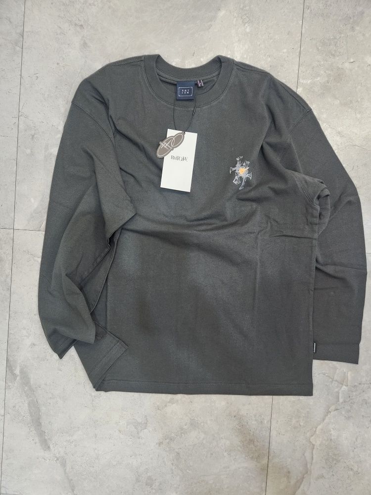 ROMANTIC CROWNのNeo Gothic Cross Long Sleeve T-Shirt 全3色 MUSINSA | ROMANTIC CROWN Neo Gothic Cross Long Sleeve T