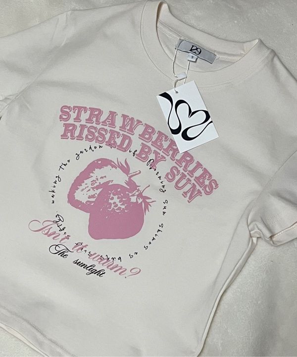 MUSINSA | ILLIGO Strawberry Fitted T-shirt Cream