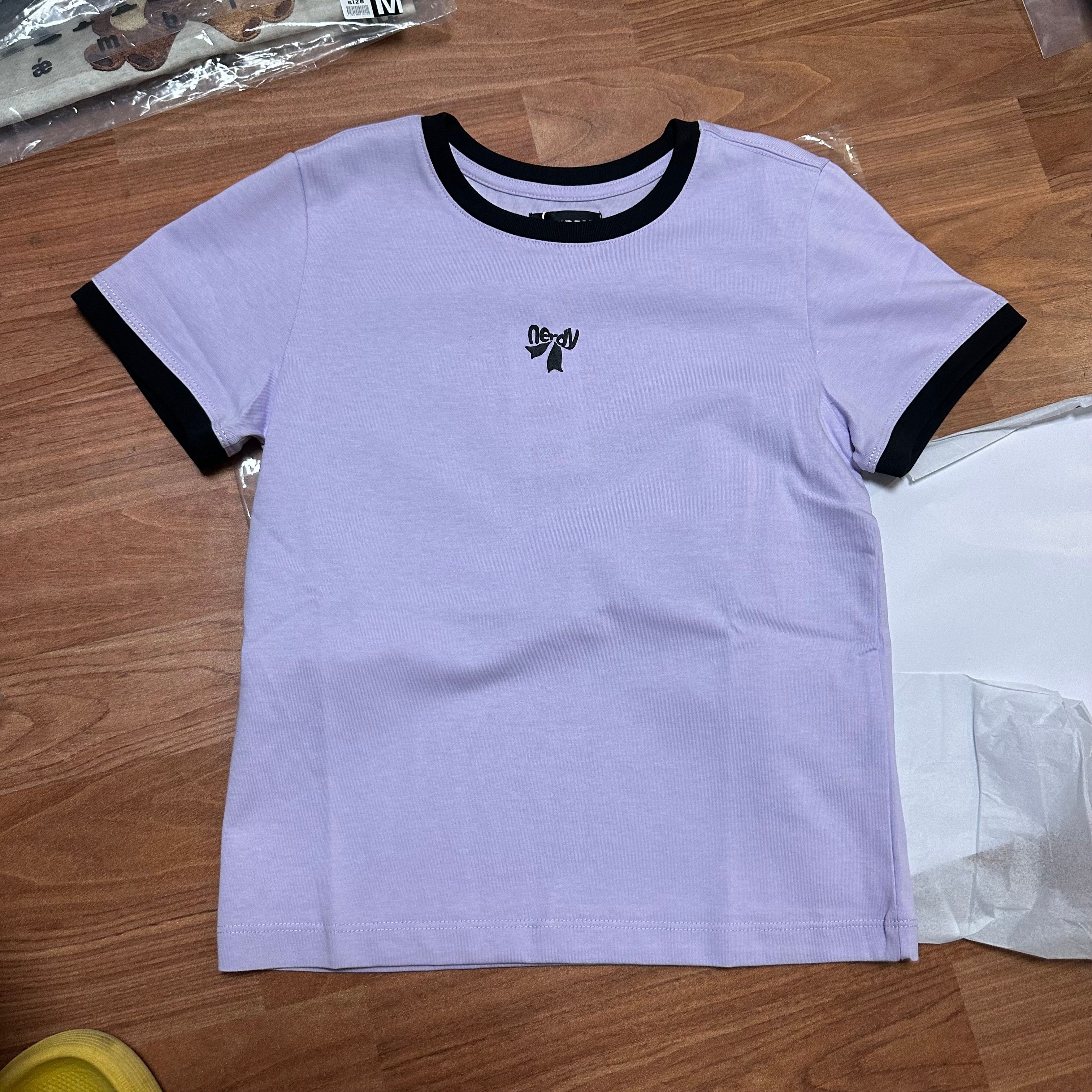 【NERDY】Ribbon short sleeve t-shirt R5676 MUSINSA公式 | NERDY Women's Ribbon Logo Ringer Short Sleeve
