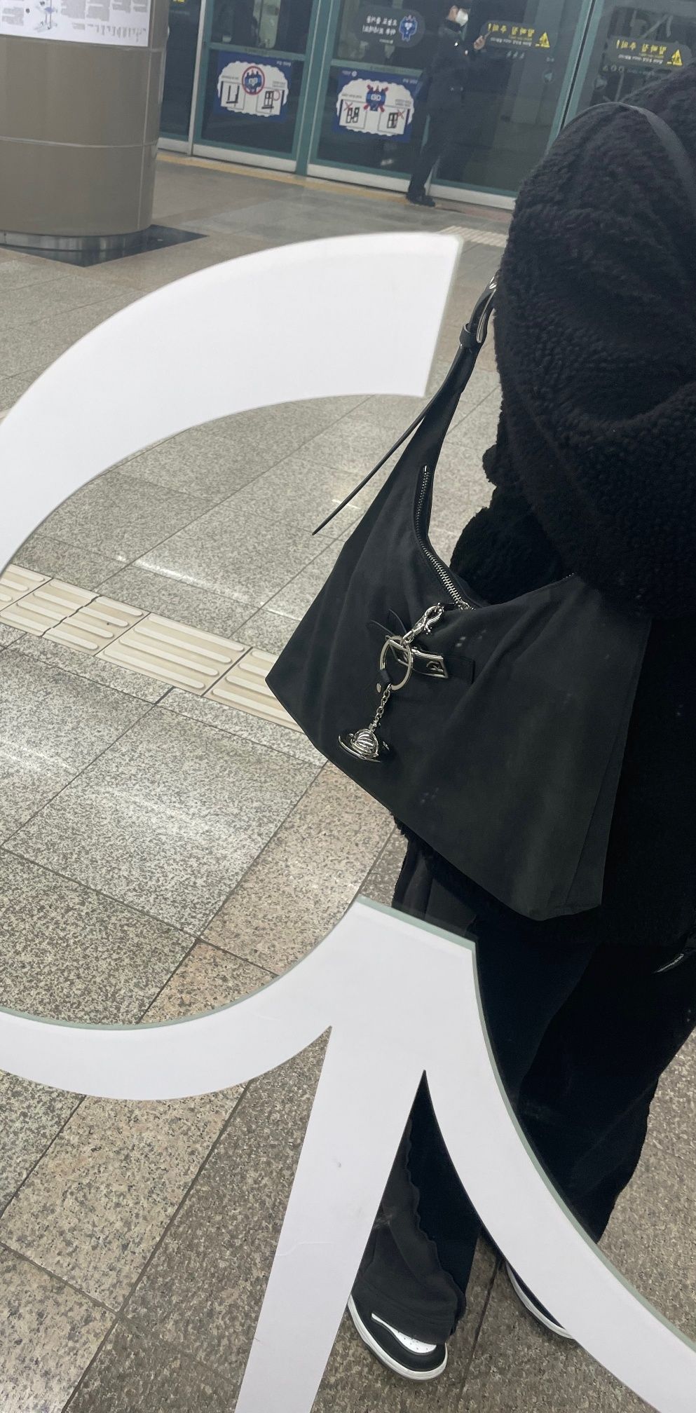 MUSINSA | MISEKI SEOUL Belted flat shoulder bag CHARCOAL