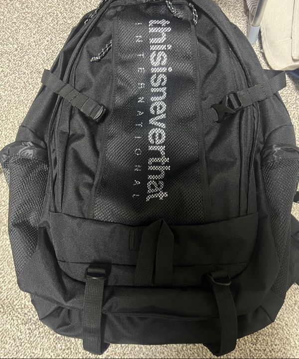 スケートボード thisisneverthat INTL-Logo Backpack 30 thisisneverthat Intl-Logo Backpack 30 in Black | FWRD