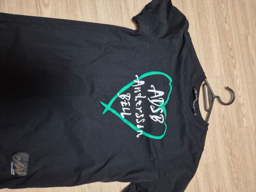 [ANDERSSON BELL] UNISEX HEART KELLY LOGO T-SHIRTS ☆送料込☆ UNISEX HEART KELLY LOGO T-SHIRTS atb1290u(BLACK) – Andersson