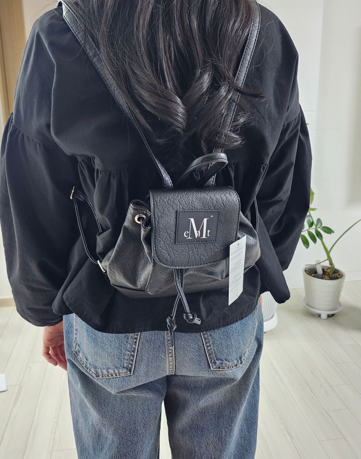 ☆MUCENT☆ Reno Crack Round Mini Backpack Unisex MUSINSA | MUCENT Reno Crack Round Mini Backpack Unisex