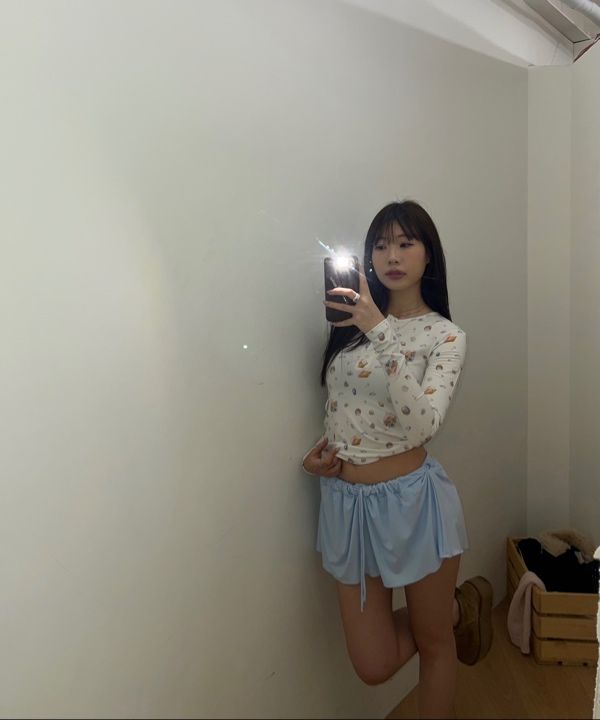 トップス GLOWNY SLEEK SLIT TEE (IVORY SHELL) MUSINSA公式 | GLOWNY SLEEK SLIT TEE (IVORY SHELL)
