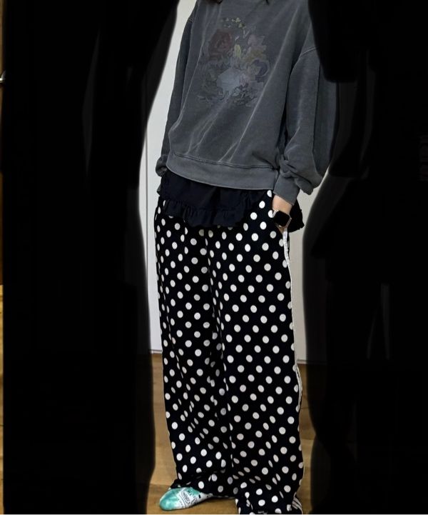韓国商品/RONRON DOT LACE LINE SWEAT PANTS MUSINSA | RONRON DOT LACE LINE SWEAT PANTS CHARCOAL