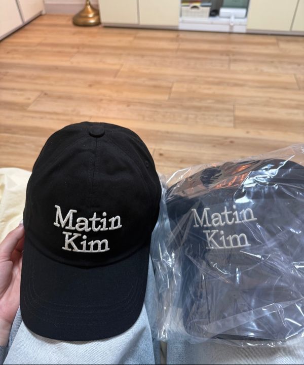 帽子 Matinkim MATIN VOLUME LOGO BALL CAP MATIN VOLUME LOGO BALL CAP IN BLACK – Matin Kim