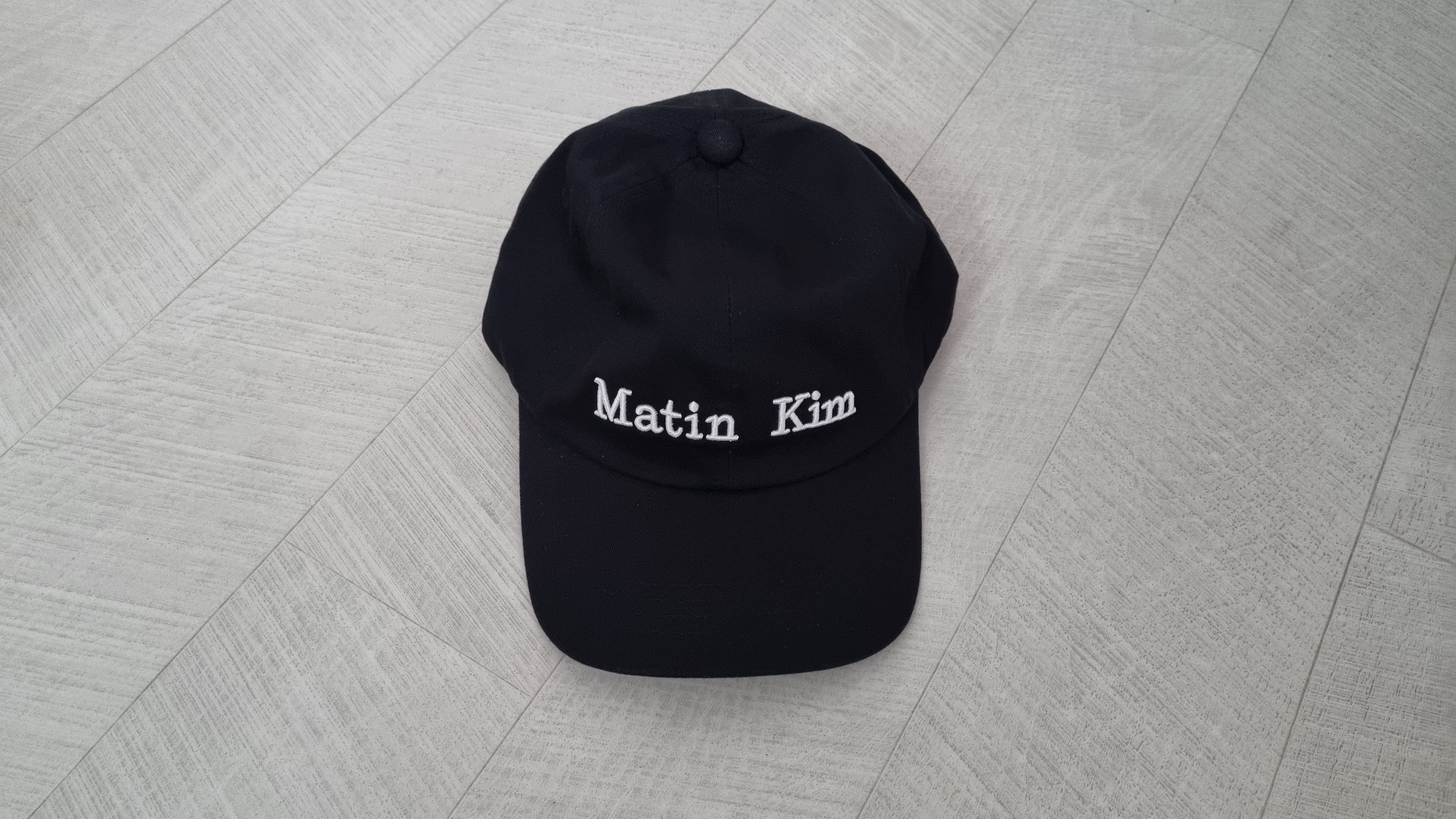 【MATIN KIM】MATIN LOGO PLAY BALL CAP★送料・関税込 MATIN LOGO PLAY BALL CAP IN NAVY – Matin Kim