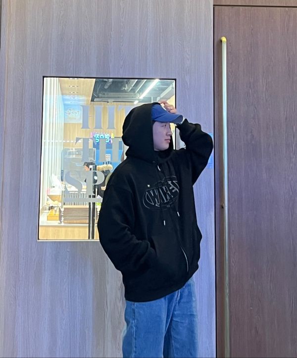 MUSINSA | WAI KEI Logo Applique Hooded Zip-Up Black