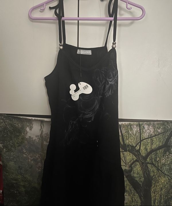 MUSINSA | HUG YOUR SKIN Flared V-Neck Sleeveless (White)