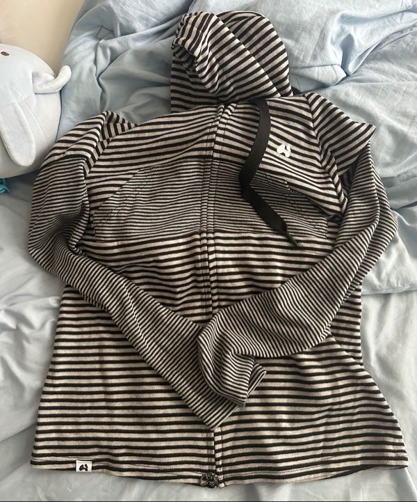 MUSINSA | HUG YOUR SKIN Striped Babydoll Hoodie (Charcoal)