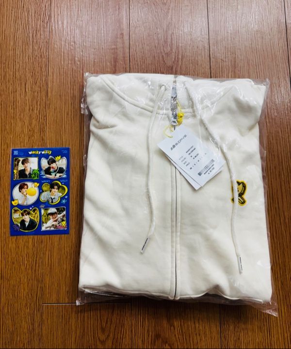 MUSINSA | WACKY WILLY Graphic Kiki Wappen Hoodie Light Grey